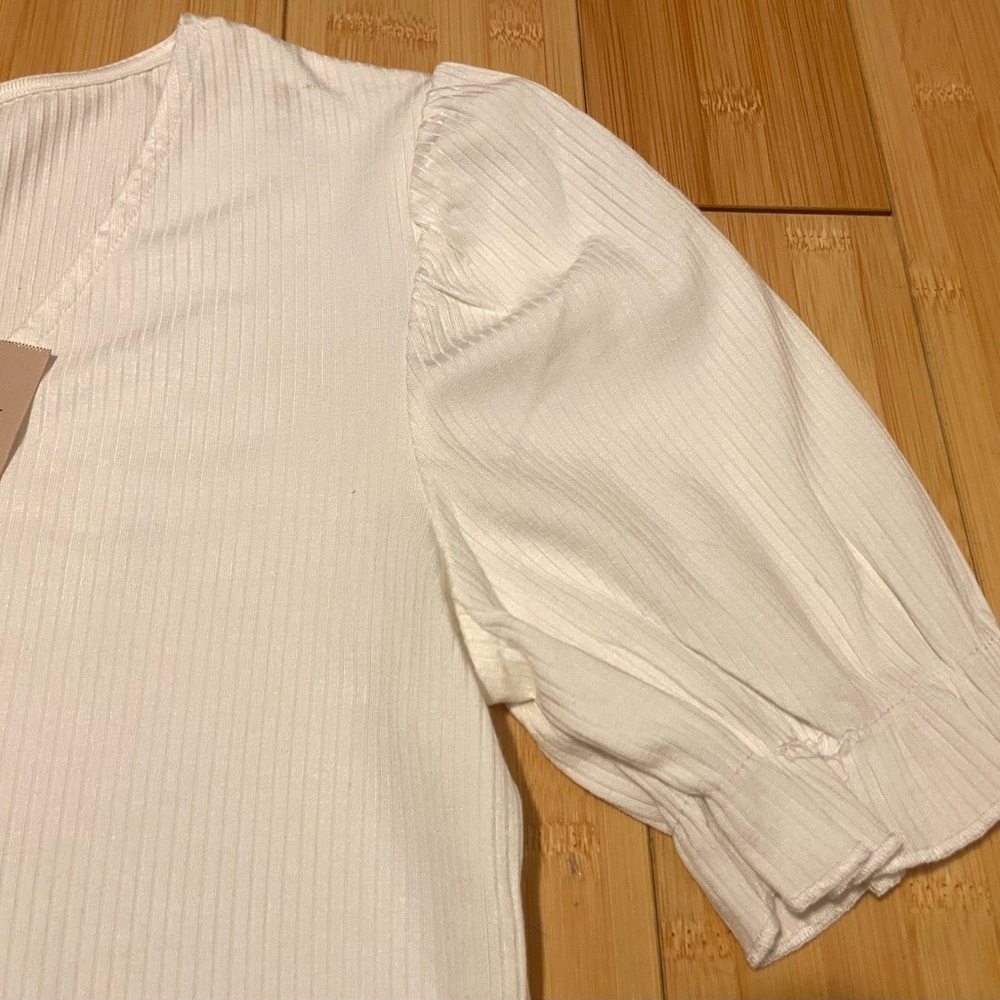 Philosophy Ribbed Puff Sleeve V-Neck Top White Size Small NWT - Picture 2 of 4